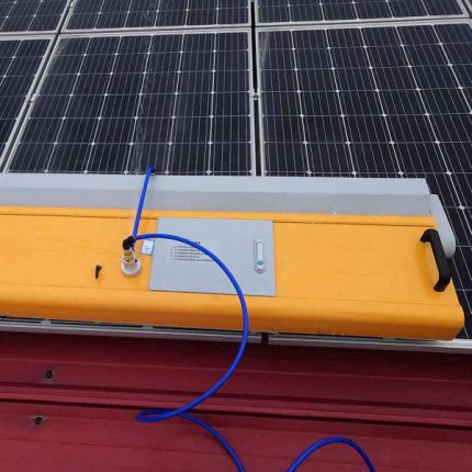 ربات شستشوی پنل خورشیدی
